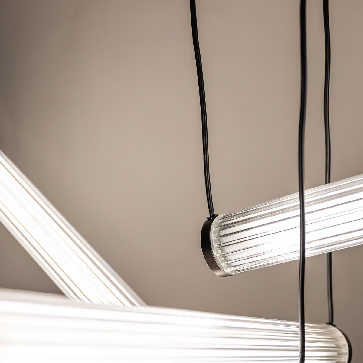 1238 COMO LAMPA WISZĄCA TYTAN