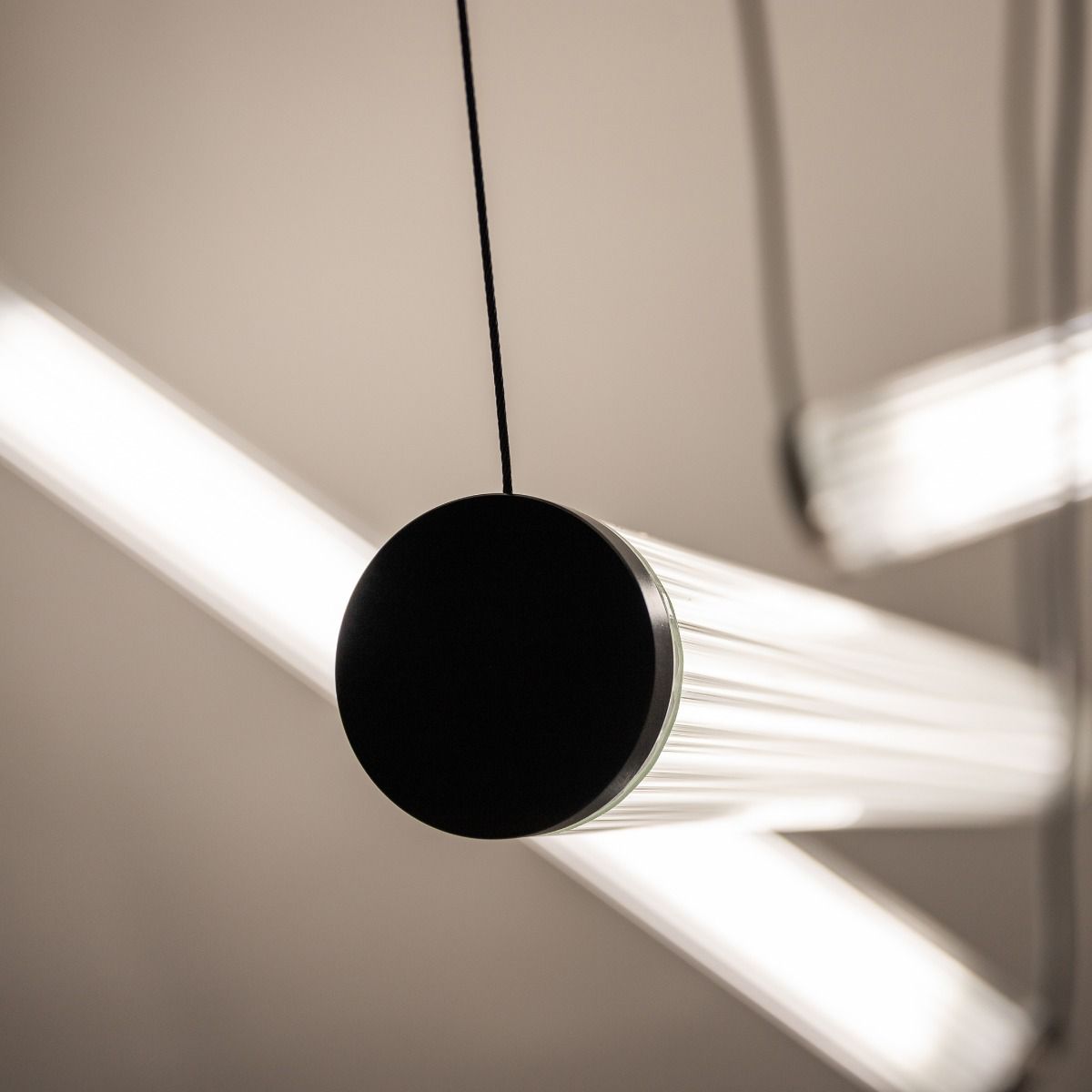 1238 COMO LAMPA WISZĄCA TYTAN