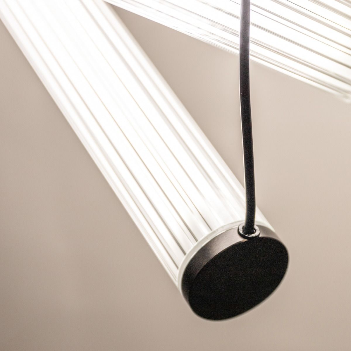 1238 COMO LAMPA WISZĄCA TYTAN