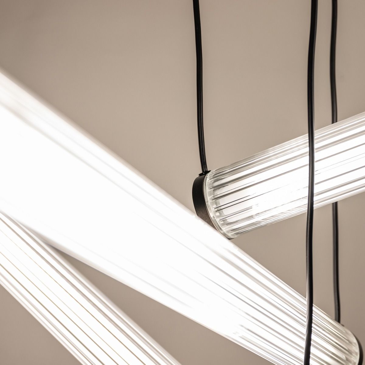 1238 COMO LAMPA WISZĄCA TYTAN