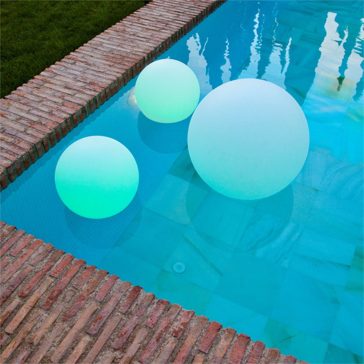 Kula solarna BULY RGB do basenu 3127 (30cm)